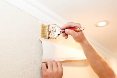 Pose de papier peint à Comblanchien — revêtements muraux et toiles de verre